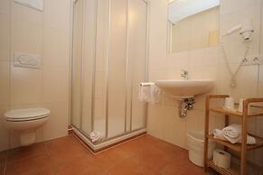Spacious Apartment in Uderns Near Ski Area