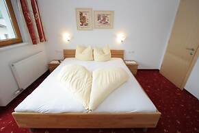 Spacious Apartment in Uderns Near Ski Area