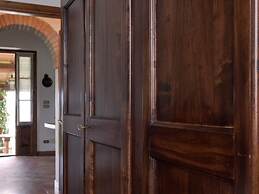 Modern Holiday Home in Foiano Della Chiana With Pool