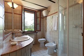 Modern Holiday Home in Foiano Della Chiana With Pool