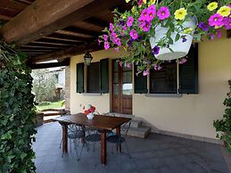 Modern Holiday Home in Foiano Della Chiana With Pool