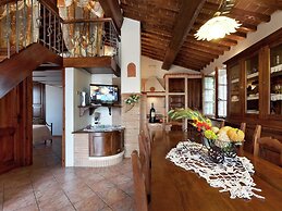 Modern Holiday Home in Foiano Della Chiana With Pool