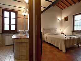 Modern Holiday Home in Foiano Della Chiana With Pool