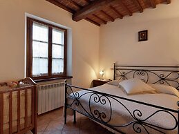 Modern Holiday Home in Foiano Della Chiana With Pool