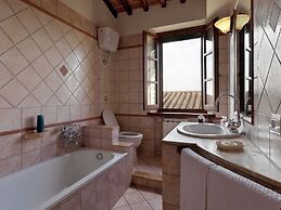 Modern Holiday Home in Foiano Della Chiana With Pool