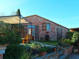 Modern Holiday Home in Foiano Della Chiana With Pool