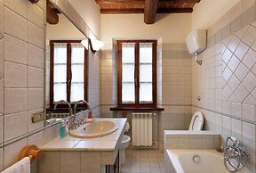 Modern Holiday Home in Foiano Della Chiana With Pool