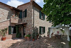 Modern Holiday Home in Foiano Della Chiana With Pool