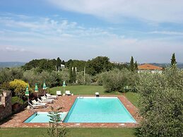 Modern Holiday Home in Foiano Della Chiana With Pool