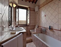 Modern Holiday Home in Foiano Della Chiana With Pool