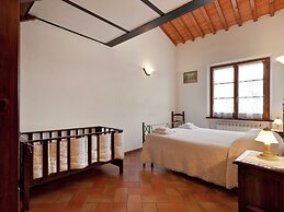 Modern Holiday Home in Foiano Della Chiana With Pool