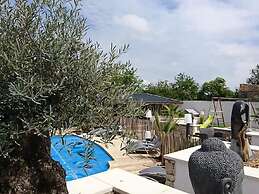 Magnificent Villa in Nuaille-d'aunis With Wellness
