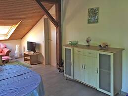 Cozy Apartment in Ellar With Garden