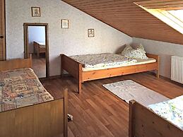 Cozy Apartment in Ellar With Garden