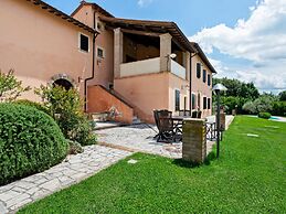 Elegant Apartment Only 1 Hour From Rome