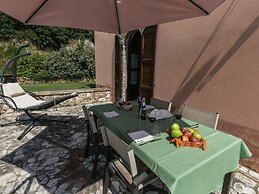 Elegant Apartment Only 1 Hour From Rome