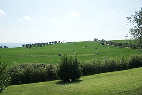 Elegant Apartment Only 1 Hour From Rome