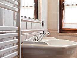 Elegant Apartment Only 1 Hour From Rome