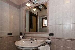 Elegant Apartment Only 1 Hour From Rome