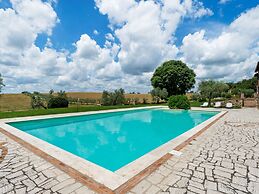 Elegant Apartment Only 1 Hour From Rome