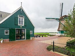 Spacious Holiday Home in the Beemster Near a Windmill