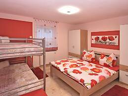 Roomy Apartment in Lichtenhain With Pond