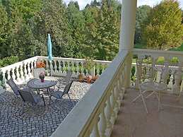 Roomy Apartment in Lichtenhain With Pond