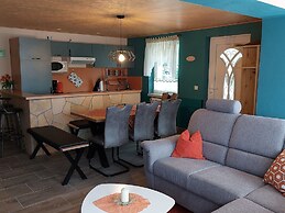 Roomy Apartment in Lichtenhain With Pond