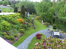 Roomy Apartment in Lichtenhain With Pond