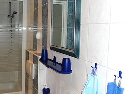 Roomy Apartment in Lichtenhain With Pond