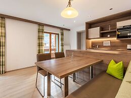 Lovely Apartment With Sauna, Ski Storage, Pool, Terrace