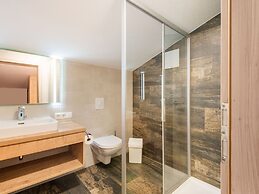 Lovely Apartment With Sauna, Ski Storage, Pool, Terrace