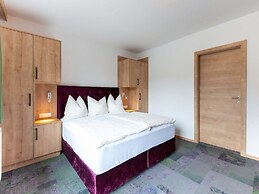 Lovely Apartment With Sauna, Ski Storage, Pool, Terrace