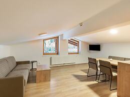 Lovely Apartment With Sauna, Ski Storage, Pool, Terrace