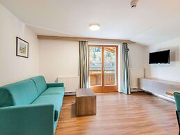 Lovely Apartment With Sauna, Ski Storage, Pool, Terrace