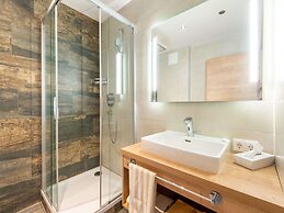 Lovely Apartment With Sauna, Ski Storage, Pool, Terrace