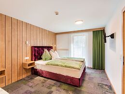 Lovely Apartment With Sauna, Ski Storage, Pool, Terrace