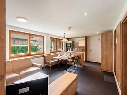 Lovely Apartment With Sauna, Ski Storage, Pool, Terrace