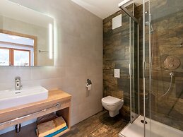 Lovely Apartment With Sauna, Ski Storage, Pool, Terrace