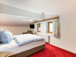 Lovely Apartment With Sauna, Ski Storage, Pool, Terrace