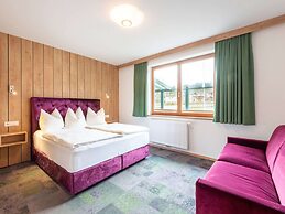 Lovely Apartment With Sauna, Ski Storage, Pool, Terrace