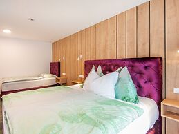 Lovely Apartment With Sauna, Ski Storage, Pool, Terrace