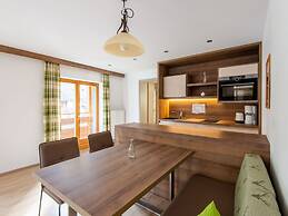 Lovely Apartment With Sauna, Ski Storage, Pool, Terrace