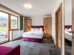 Lovely Apartment With Sauna, Ski Storage, Pool, Terrace