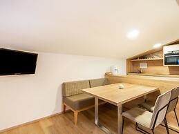 Lovely Apartment With Sauna, Ski Storage, Pool, Terrace