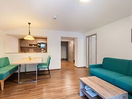 Lovely Apartment With Sauna, Ski Storage, Pool, Terrace