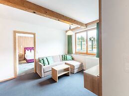 Lovely Apartment With Sauna, Ski Storage, Pool, Terrace