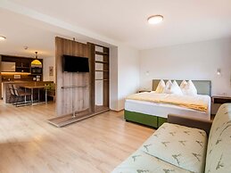 Lovely Apartment With Sauna, Ski Storage, Pool, Terrace