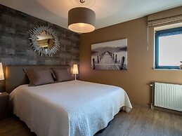 Contemporary Apartment in Kamperland Near Lake