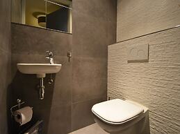 Contemporary Apartment in Kamperland Near Lake